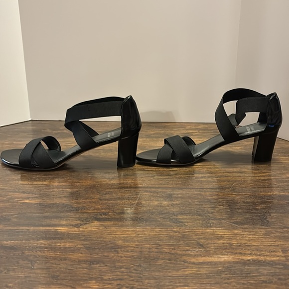 Stuart Weitzman Black Elastic Strap Sandals - Size 9.5N - Sleek and Comfortable! - Picture 5 of 10